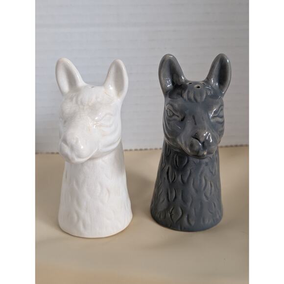 Llama Salt & Pepper Shakers Set  White & Gray Crakle Glaze Retro Kitchen Decor - Picture 1 of 8
